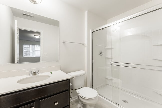 Building Photo - 1985 Kingsley Cir