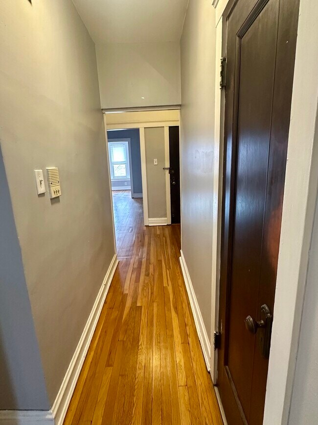 Building Photo - 5354 N Winthrop Ave