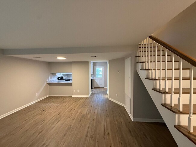Building Photo - 542 Greentree Terrace