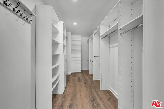 Building Photo - 855 Croft Ave