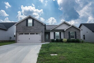 Building Photo - Pet Friendly Three Bedroom!