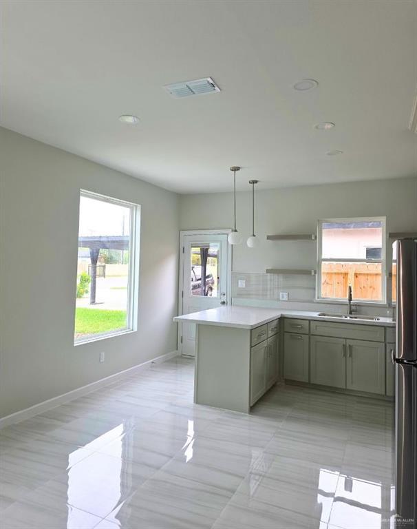 Building Photo - 10 Dragonfly St