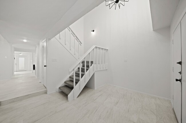 Building Photo - 11650 Village Pl Dr