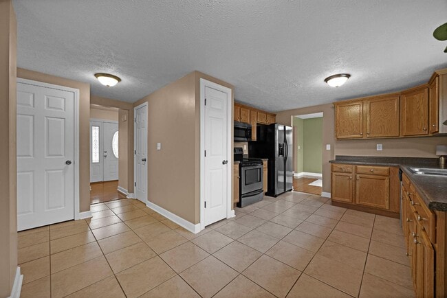 Building Photo - 611 Harvard Dr