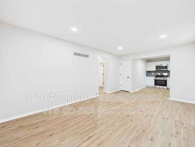 Building Photo - 100 S Oxford Ave