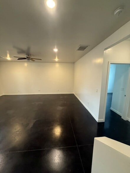 Building Photo - 519 W Tombstone Ave