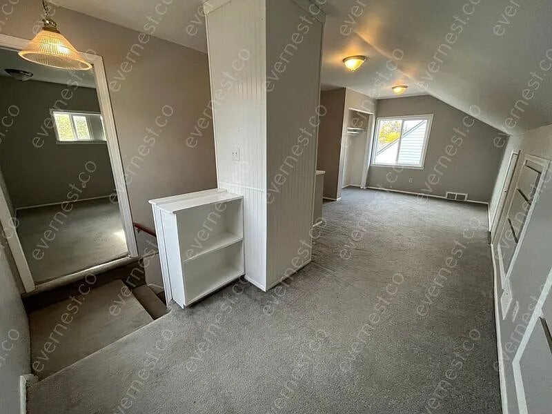 Building Photo - 14805 Russell Ave