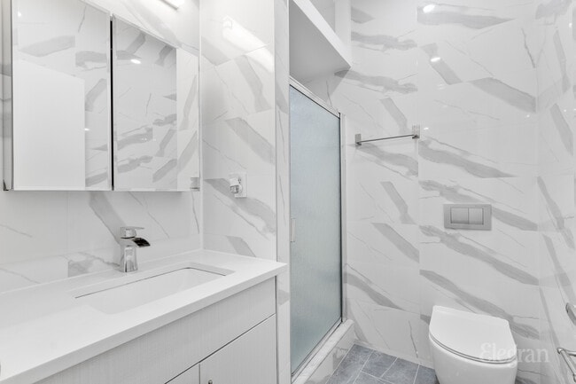 Building Photo - 347 E 4th St