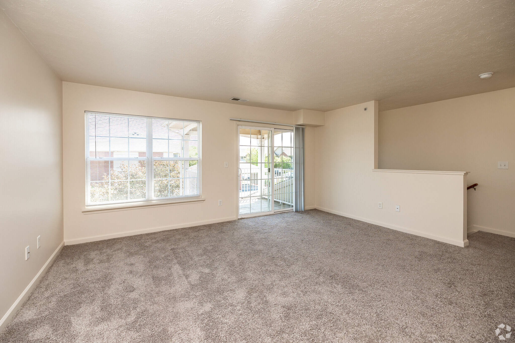 1BR, 1BA - 831 SF - Cross Creek