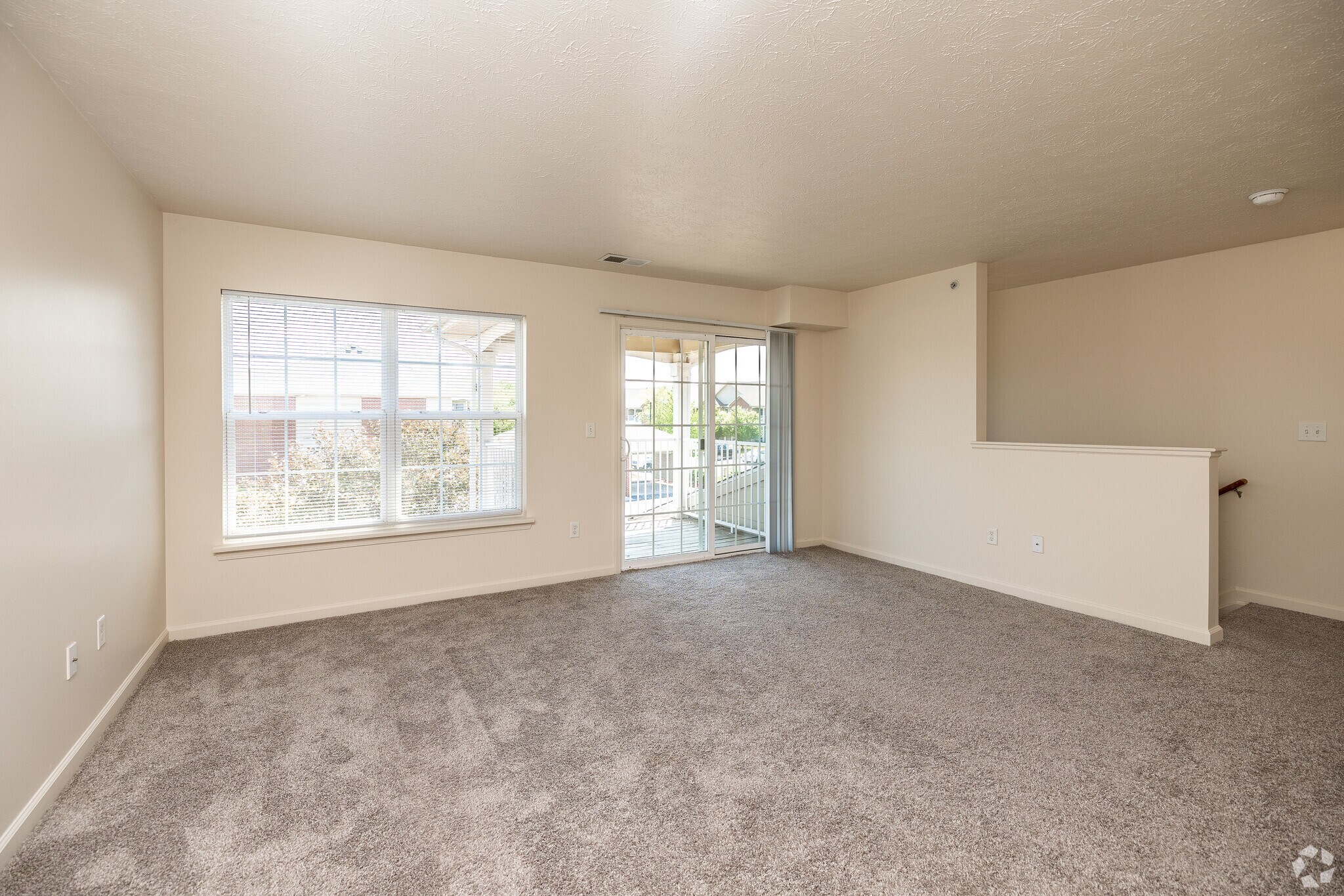 1BR, 1BA - 831 SF - CROSS CREEK I