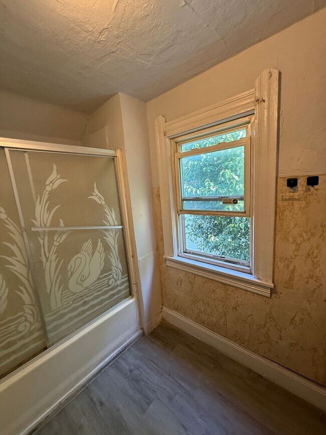 Building Photo - SECTION 8 and EDEN Accepted!! Newly Renovated 3BR Gem – 1.5 Baths!!