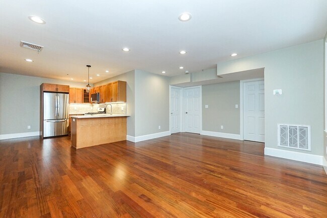 Building Photo - 120 W Seventh St