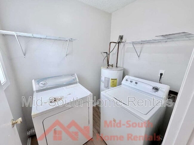 Building Photo - 4011 Double Tree St