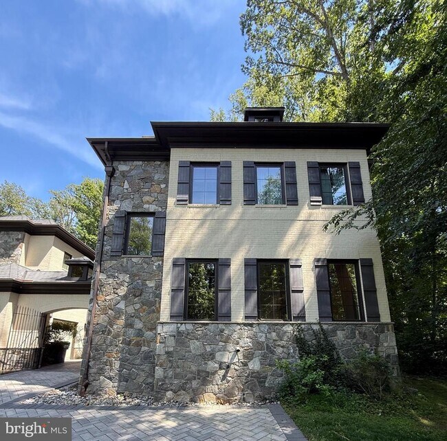Building Photo - 8747 Brook Rd