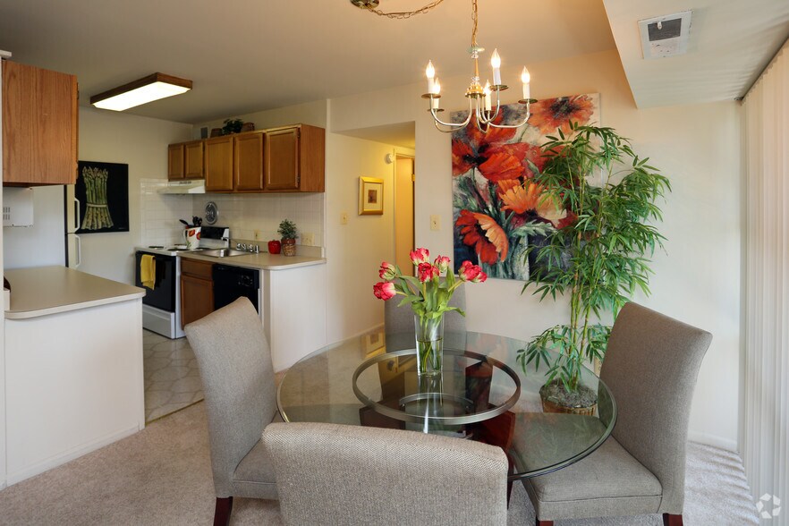 Glenmont Forest 2386 Glenmont Cir Silver Spring MD 20902 Apartment