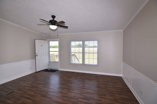 Building Photo - Spacious 3-Bed, 2-Bath Manufactured Home o...