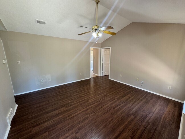Building Photo - Charming 3-Bedroom Home in Horn Lake-Comfort & Convenience Await!