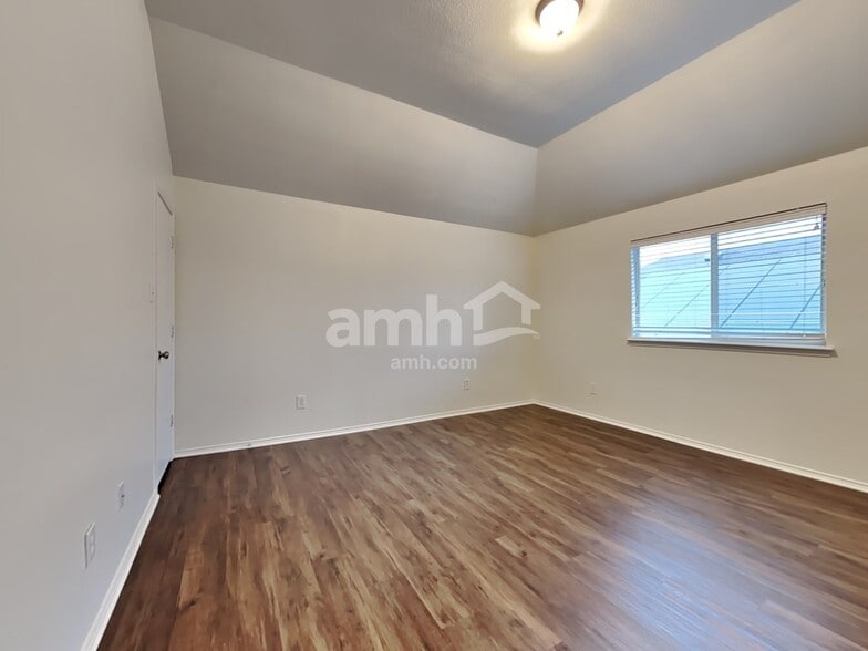 Building Photo - 6005 Stirrup Iron Dr