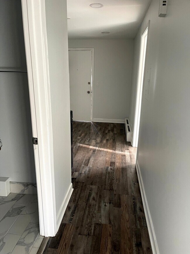 Building Photo - 287 8th St