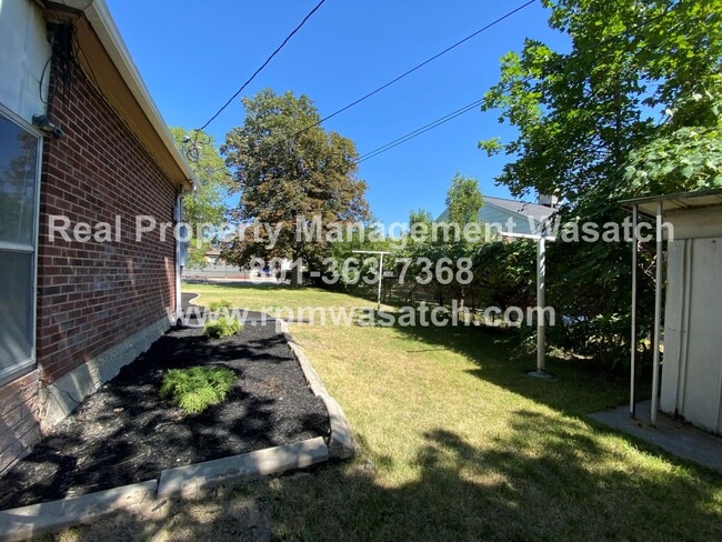Building Photo - Take a Look at This 4 Bedroom 2 Bathroom H...