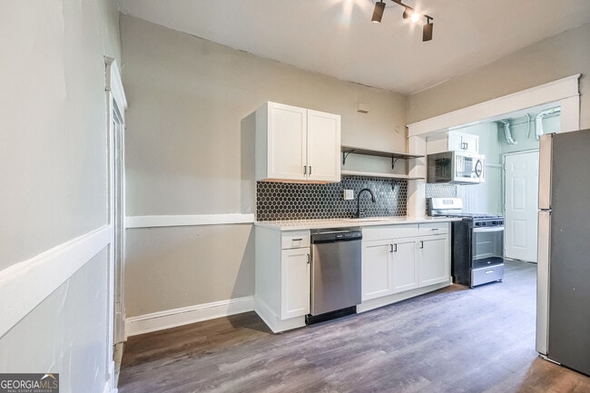 Building Photo - 1445 Lucile Ave SW