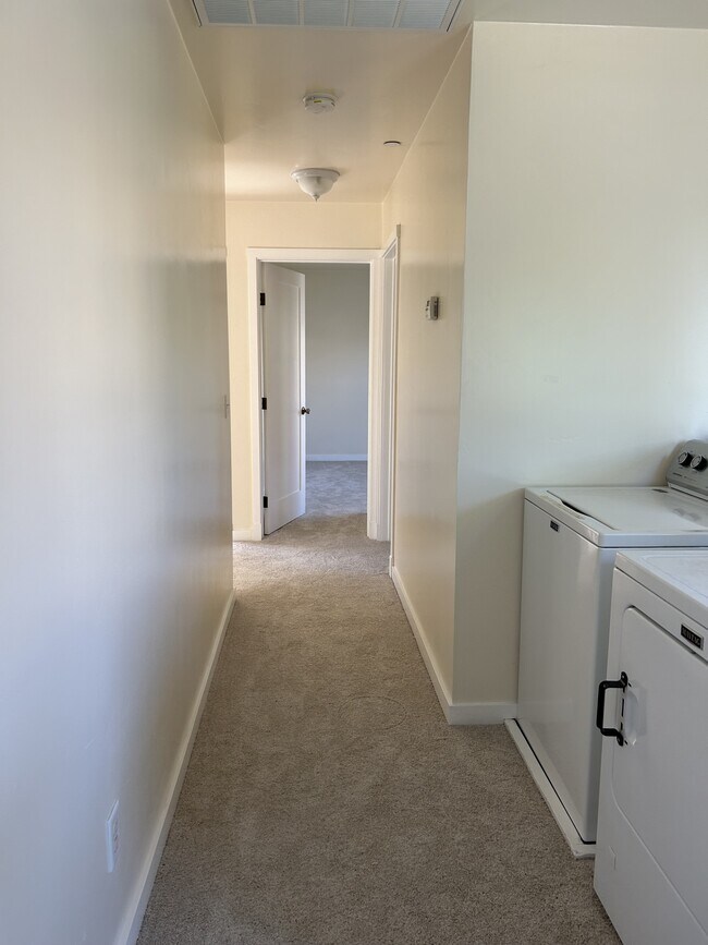 Building Photo - 108 Myrtle St