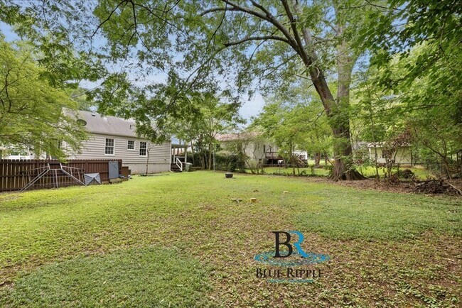 Building Photo - Renovated 2/1 Williams Park Smyrna across from Market Village! Fenced Yard and Pet Friendly