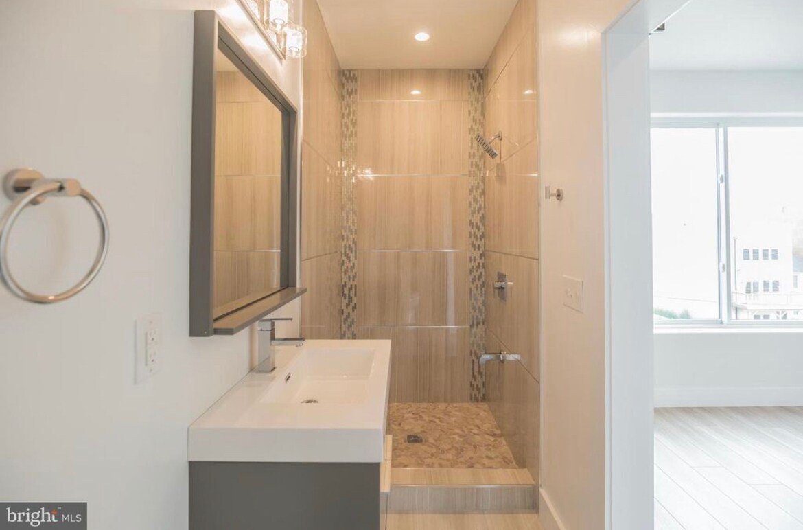 Building Photo - 1517 N 9th St