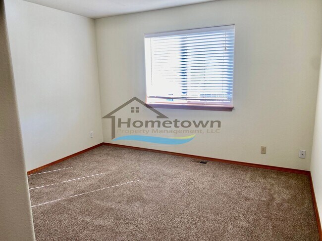 Building Photo - Beautiful 4 Bed 2 Bath Home on Corner Lot ...
