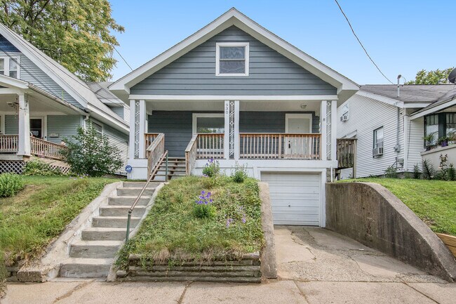 Building Photo - 930 Oakhill Street Southeast