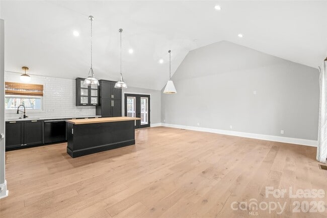 Building Photo - 3800 Terrebonne Ct