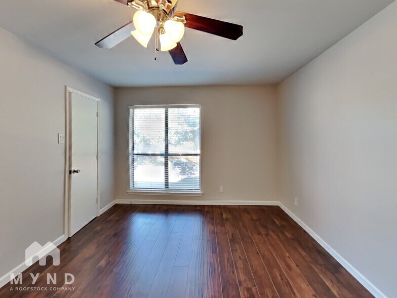 Building Photo - 7525 Holly Hill Dr