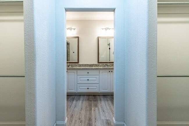 Building Photo - "Charming 3-Bedroom Duplex with 2 Full Baths and 1500 Sq Ft of Comfortable Living in Lubbock!"