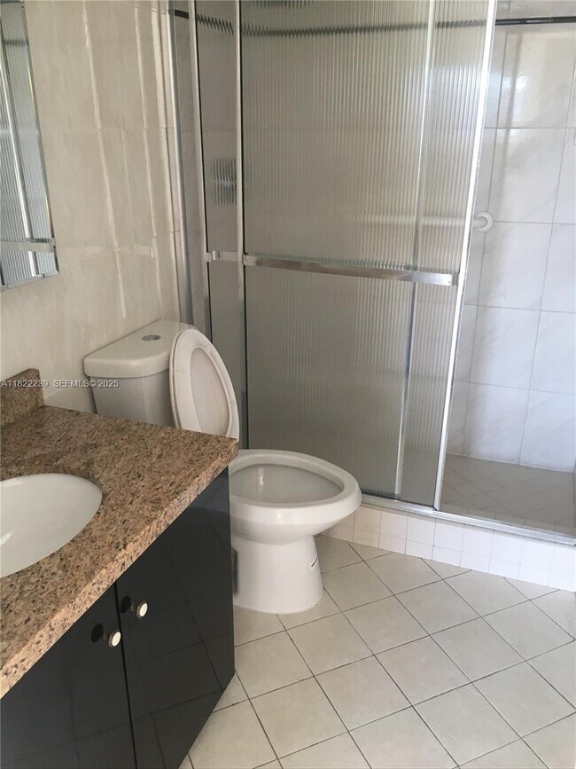 Building Photo - 2200 E Hallandale Beach Blvd