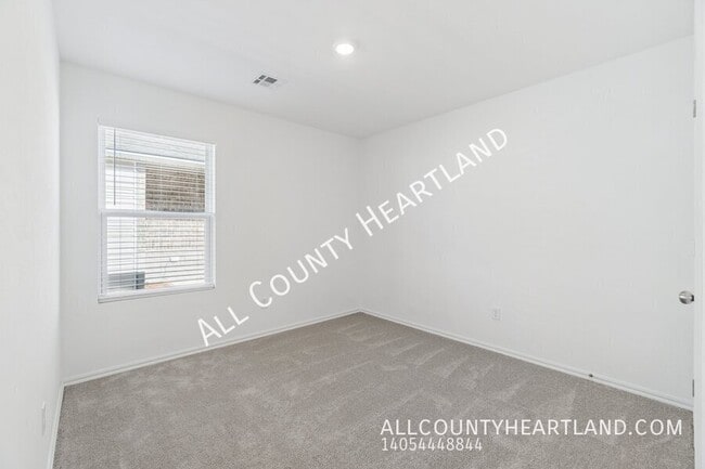 Building Photo - 3405 Little Creek Dr