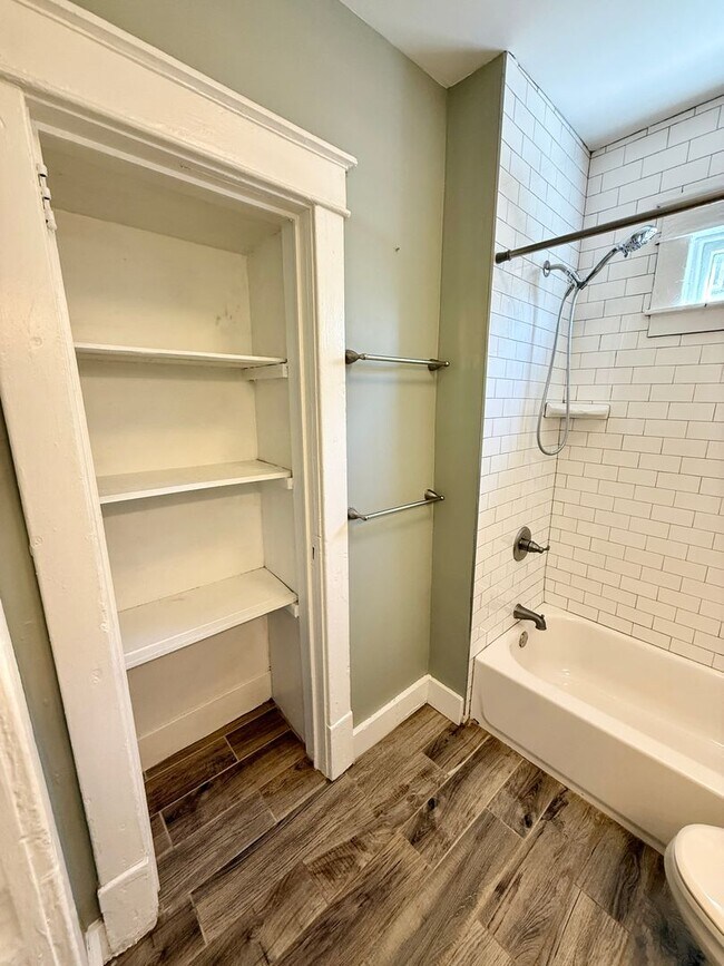 Building Photo - Gorgeous 2 BR bungalow in the newly hip 37...