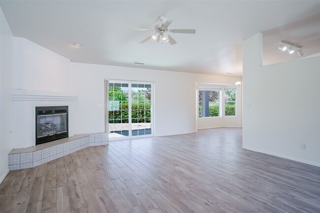 Building Photo - 3 Bedroom, 2 Bath, 2 Car Garage For Rent in Prescott!