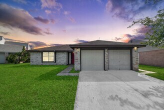 Building Photo - 1911 Hammerwood Dr
