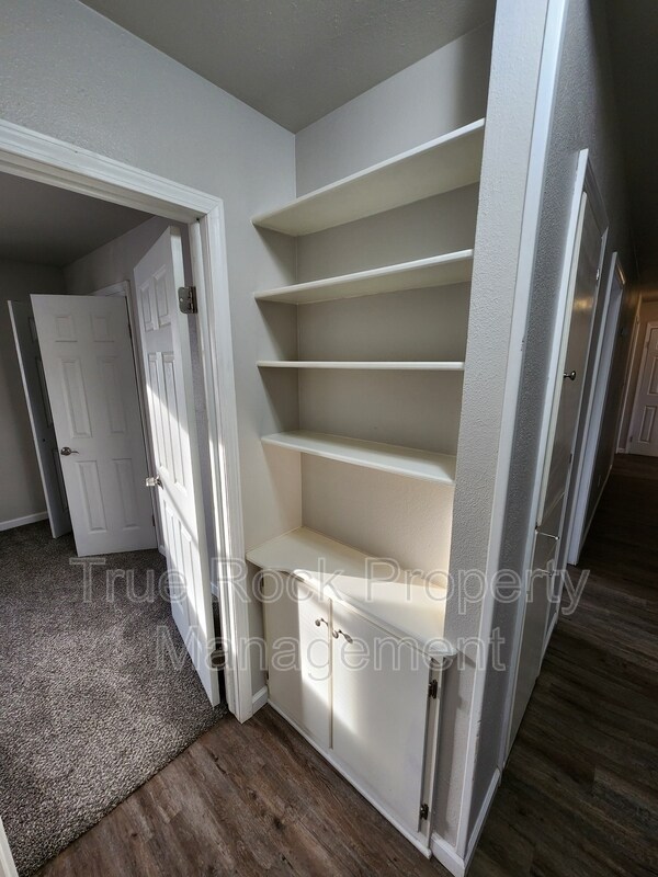 Building Photo - 525 Rebecca Ln