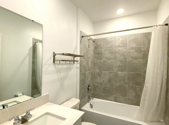 Building Photo - 4776 Cloister St