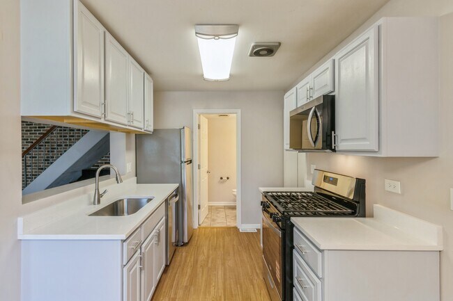 Building Photo - 205 Winfield Ct
