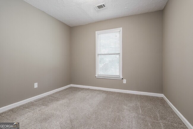 Building Photo - 732 Jockey Ln