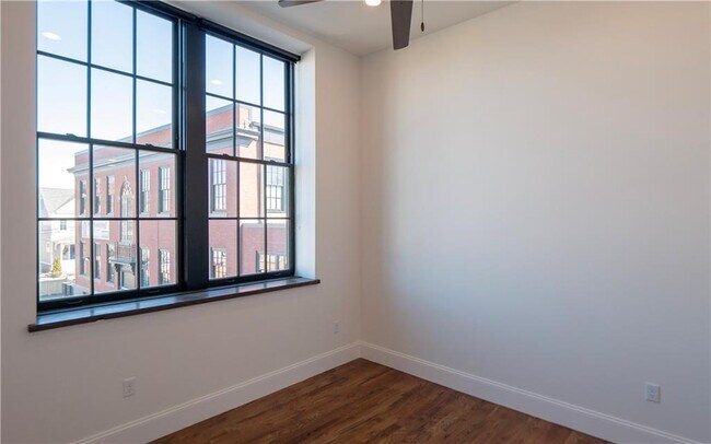 Building Photo - 15 Cranston Ave