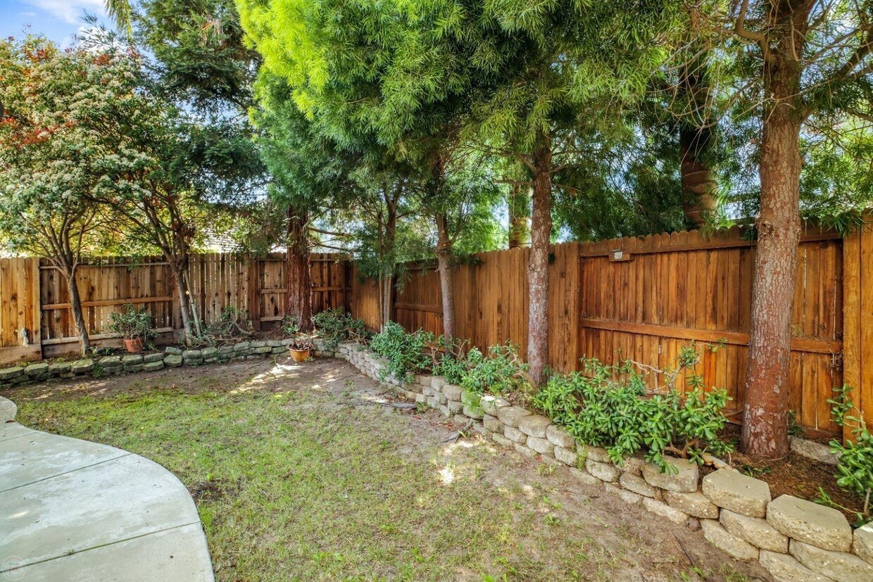 Building Photo - 4287 Windsong Dr