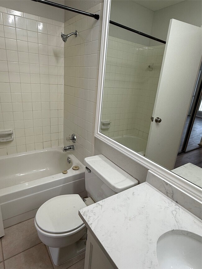 Building Photo - 2121 El Paseo St