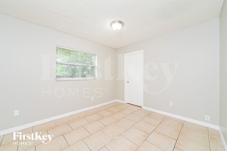 Building Photo - 1836 Columbine Dr