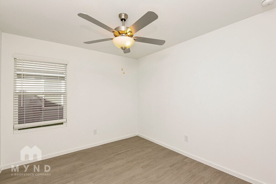 Building Photo - 2713 Ctr Crk Ln