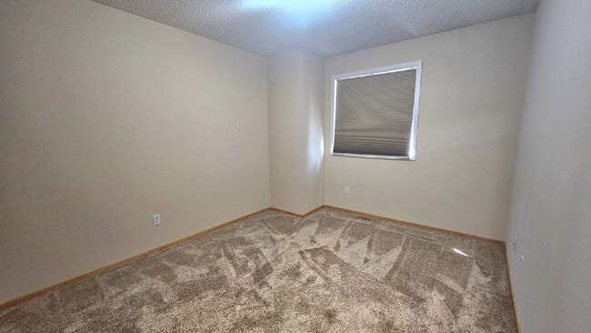 Building Photo - 2-Bed 1 bath Townhouse Retreat in Plymouth with Spacious 1208 Sq Ft Layout.