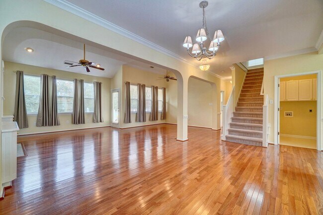 Building Photo - MUST SEE!! 3-Bedroom Home in Bay Breeze Point! Vaulted Ceilings - 1st Floor Primary Bedroom - Att...
