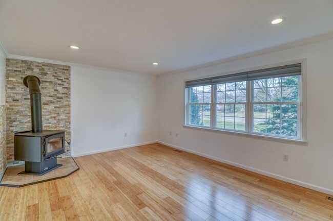 Building Photo - THIS IS THE ONE YOU HAVE BEEN WAITING FOR!...